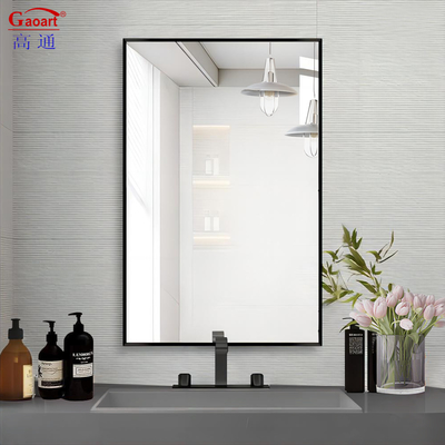 Zuhause Dekorierter Wandspiegel mit Glasmaterial und exquisiter Gestaltung