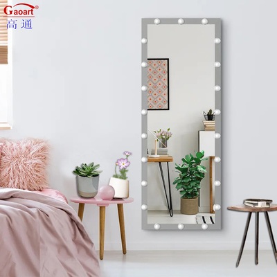 Erleben Sie die ultimative Vanity Makeover mit Hollywood Mirror