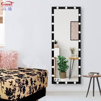 Erleben Sie die ultimative Vanity Makeover mit Hollywood Mirror