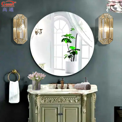 Ihr Badezimmer mit einem rahmlosen Spiegel modernisieren