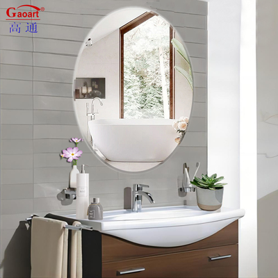 Ihr Badezimmer mit einem rahmlosen Spiegel modernisieren