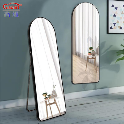 Erleben Sie Komfort und Stil mit unserem Anzugsspiegel und unserem langlebigen Design