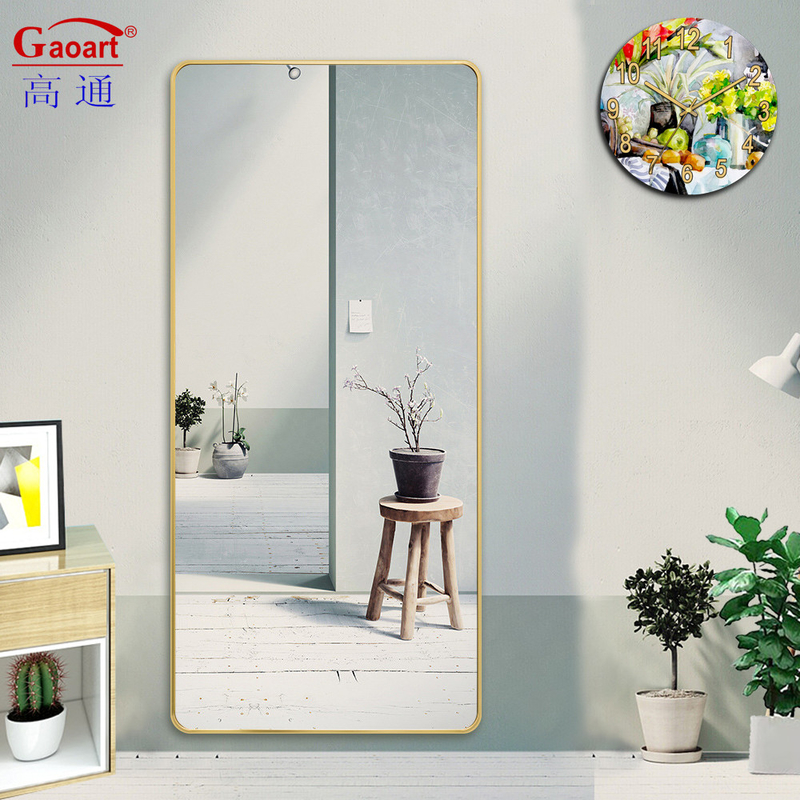 Wohnzimmer Silberne Kommode mit Aluminiumoxidrahmen