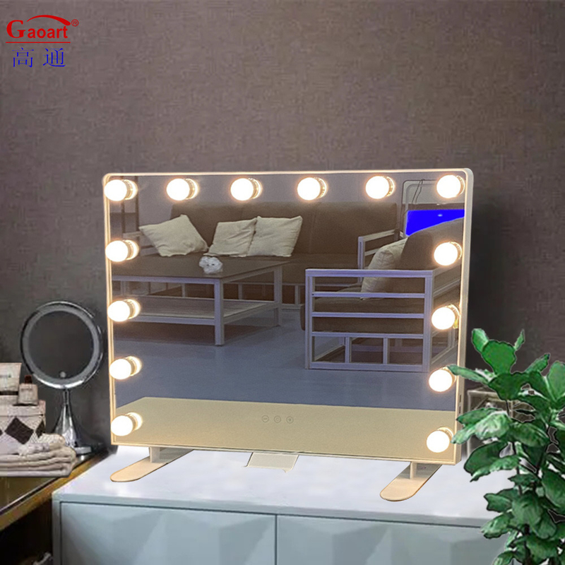 Verwandeln Sie Ihre Eitelkeit in ein glamouröses Hollywood-Studio mit Hollywood Mirror